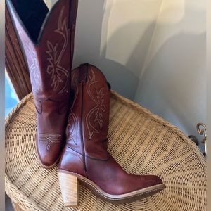 Kenny Rogers Vintage Embroidered 1970s high heeled brown cowboy boots size 7